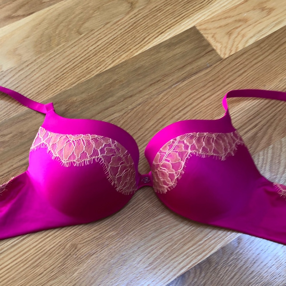 NWOT Victoria Secret Push-up Bra 34B